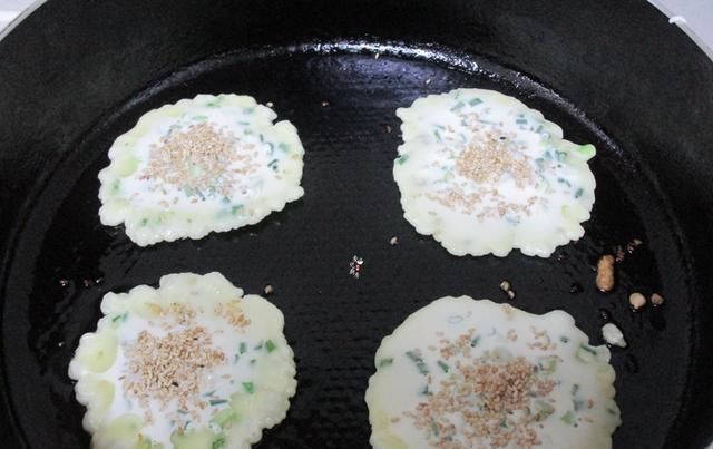 儿子迷上这早餐,做法简便快速,脆糯咸香,天天让我给他做