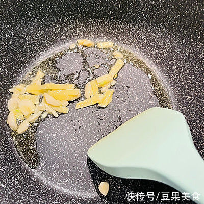 快手饭??素炒饼(丐版)超还吃,我家三天两头吃一次