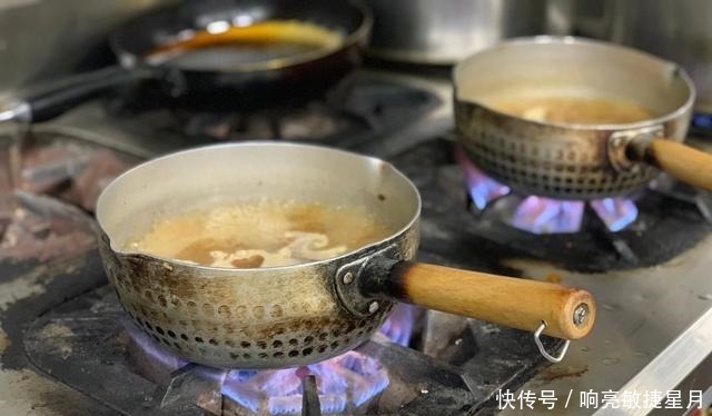 昆明人不仅爱吃各种虫子,就连米线都是甩的