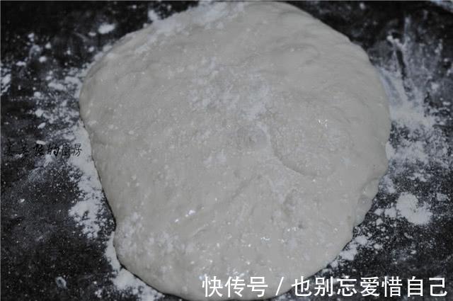 不揉面,不擀皮,早餐饼如此做特省事,蓬松柔软,比油条更好吃!