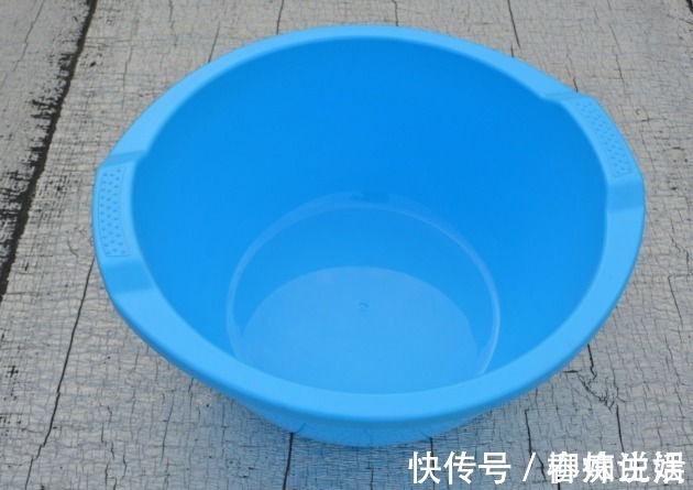 塑料盆易沾污渍难清洗教你4个妙招清洗塑料盆，顽固污渍轻松除