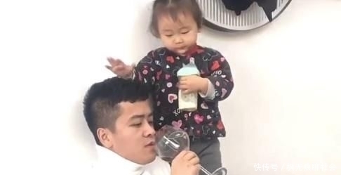 撸串儿|“飘了父女”狂嗨式聚餐走红,一个喝最纯的奶,一个干最烈的酒