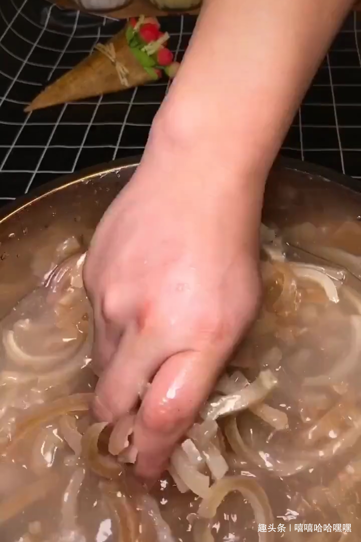 猪皮|满满的胶原蛋白，不仅形似果冻，入口Q弹，而且还具有保健作用！