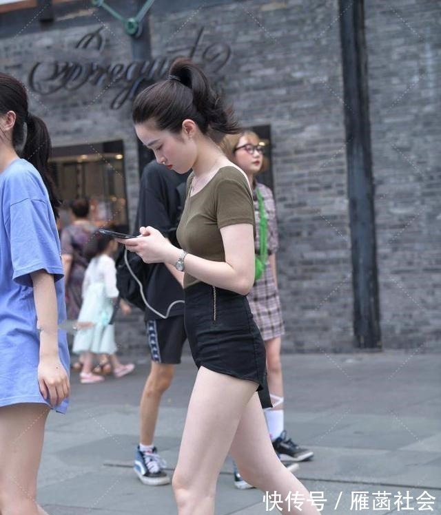黑色 选择对的黑色短裤不仅可以展现休闲范儿,小姐姐马上变好看!