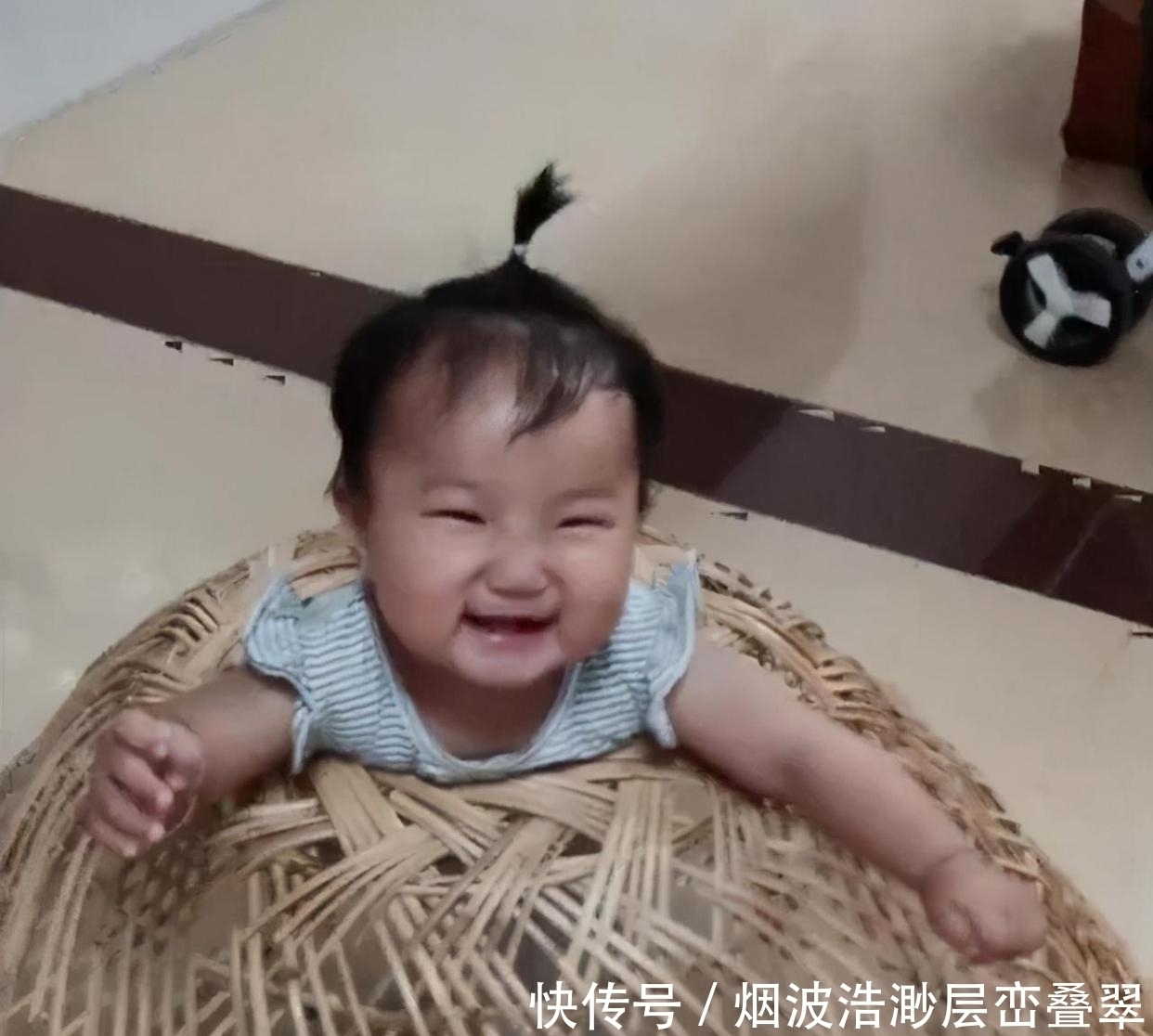 爸爸|宝爸自制“鸡笼学步车”火了,萌娃玩个不停,网友:爸爸太抠门了