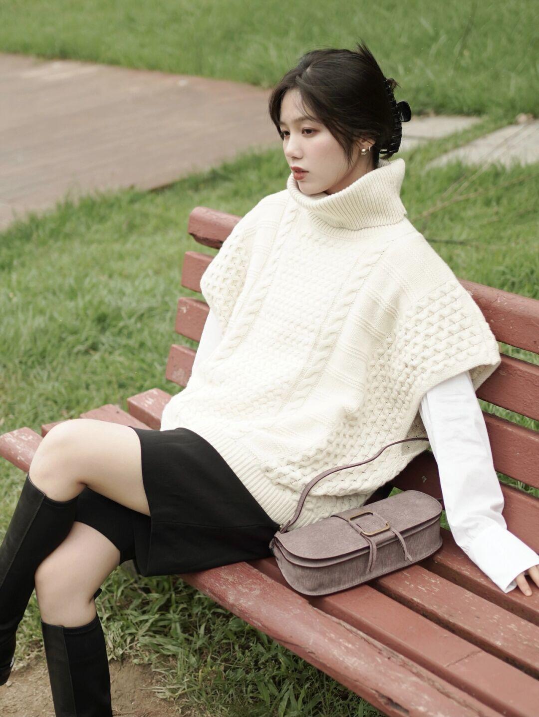 博主 30+女性如何摆脱土气感?针织衫搭配半身裙,高级时髦又减龄