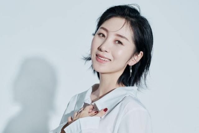 天天把歌唱 凭借《星光大道》成名,走红后撬走别人丈夫,前妻女儿公开哭诉!