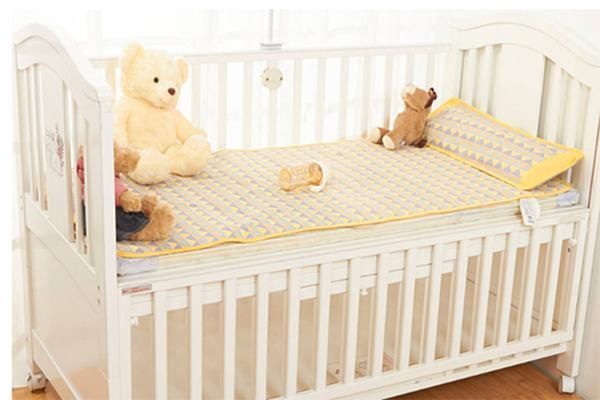 绳带|小小婴儿床，处处隐患大，新手父母需要注意的几个“危险”角落