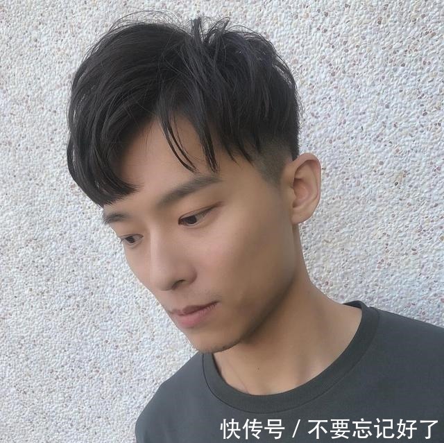 造型 男生“两边剃光”发型很帅气！春天剪这6款造型，清爽干净显精神！