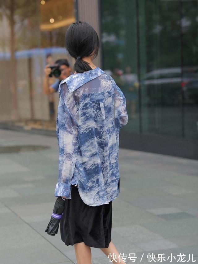 穿搭 舒适自在的连衣裙穿搭显得有品位,凸显气质让美腿修长,气质高贵