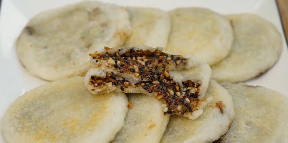 糯米这样做太好吃了,上锅一蒸一烙,香甜软糯,全家人都爱吃