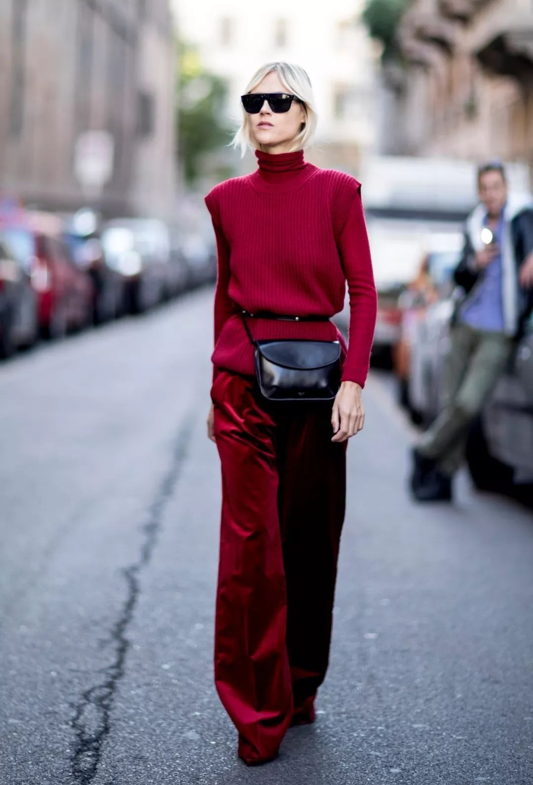 过了40岁的女人别穿得太花哨，多穿4种''简约色''，减龄又显白