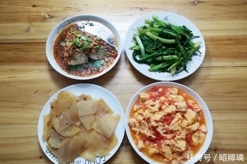 鱼头|半小时做4个菜，娘俩吃到肚子滚圆，婆婆这样下去可不行