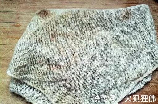 抹布满是油污也别担心,教你一个小方法,不用清洁剂就能洁净如此