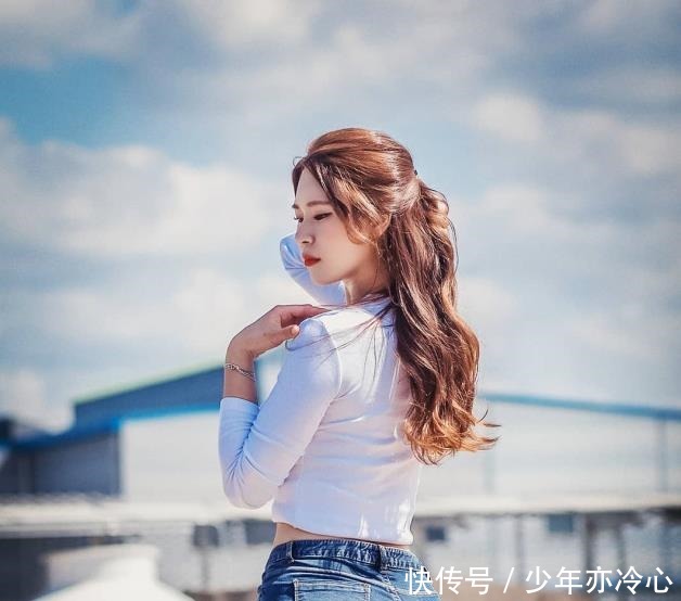 牛仔裤怎么穿都好看,突显潮流时尚感!