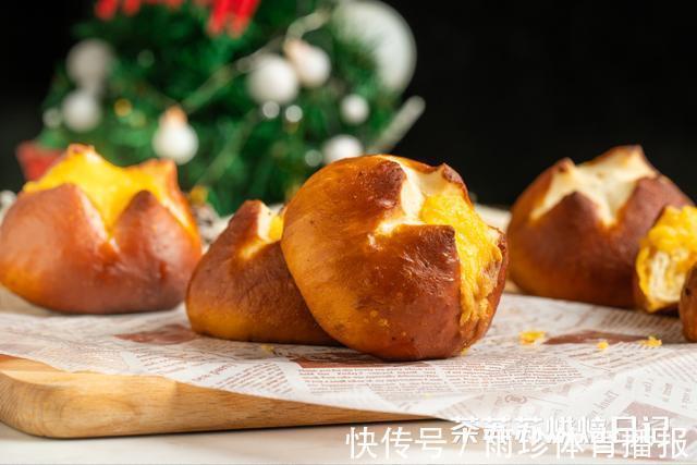 高筋面粉|芝士碱水面包的做法，几步就搞定，越吃越上瘾