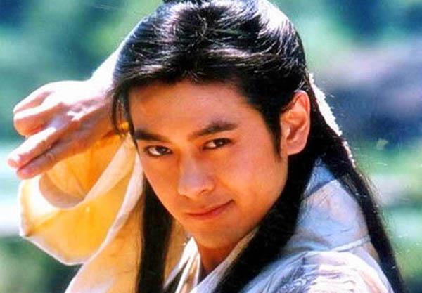 萧峰跳崖,虚竹、段誉为什么不去找他的尸体进行安葬?