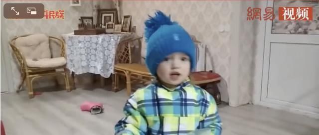 宝妈|一岁半的外国女孩要“离家出走”,家人的反应太逗了