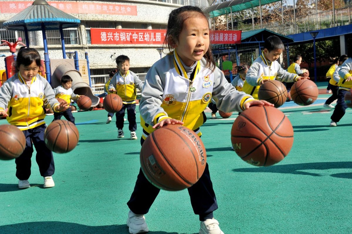 江西省德兴市铜矿中区幼儿园|江西德兴：萌童花样拍球展风采