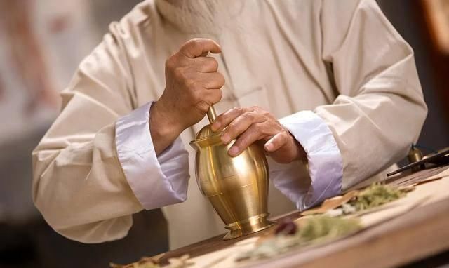 中年|中西药混吃危害大，这些中药和西药千万别混着吃！