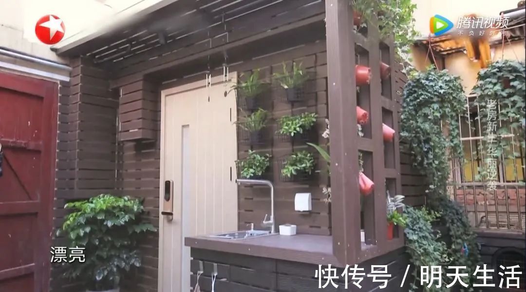 蜗居|40天整容级爆改11㎡小户型,破烂蜗居变花园别墅!一手烂牌打王炸