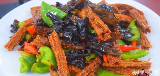 喜欢|木耳炒腐竹最好吃的做法,简单美味又下饭,看看你喜欢吃不?