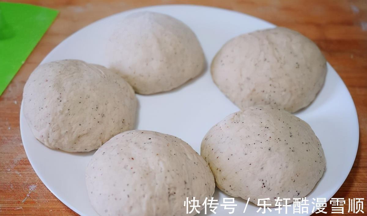 不吃后悔系列茶香浓郁的红茶奶酥，最适合闲暇时刻吃的小甜点