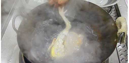 河南|河南大厨教你白切鸡的做法,清淡美味,在家也能做出广式白切鸡