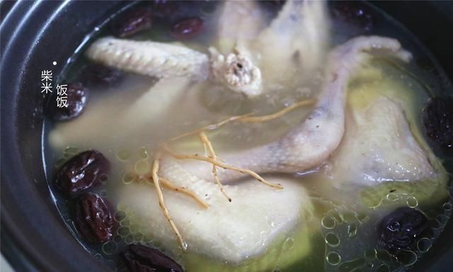 香醇|炖鸡汤,别放那么多香料,加这3样就够了,鸡汤鲜美又香醇