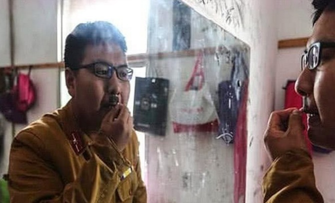 鬼子|他因长得像鬼子,4年演了6000次鬼子,成为横店鬼子专业户