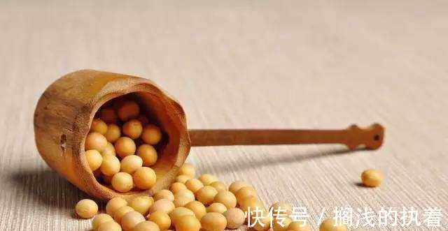 月经紊乱|女人雌激素减少,这5件事要少做,容易老得快,多吃3物,细皮嫩肉!