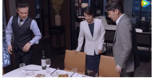 《突围》官场饭局的勾心斗角：聪明人吃的不是饭，而是前程