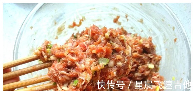 吃法|莲藕大量上市，趁着价格便宜，弄点肉馅炸藕夹，香酥可口，真好吃！