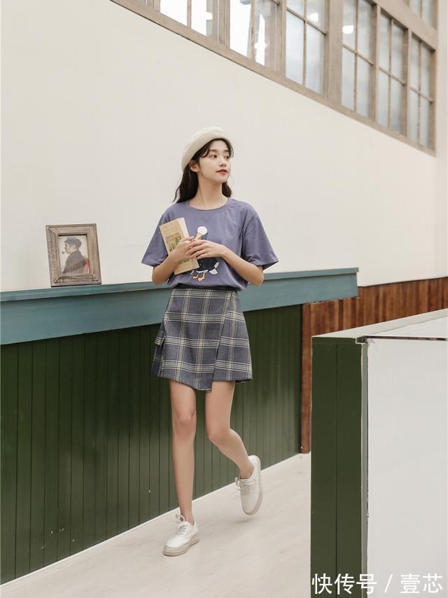 淡黄色|年纪小的女生，尽量别穿黑白灰，这几种“高级色”更好看