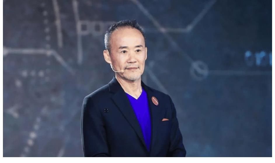 71歲王石吃播首秀，評論區(qū)滿是質(zhì)疑：這么大年紀(jì)還博關(guān)注，圖什么