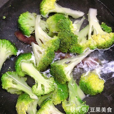 腊肠|迷倒全家的西兰花炒腊肠，真心好吃