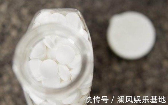 地长|养花不用肥,浇水时加点“小药片”就全搞定了,花草蹭蹭地长!