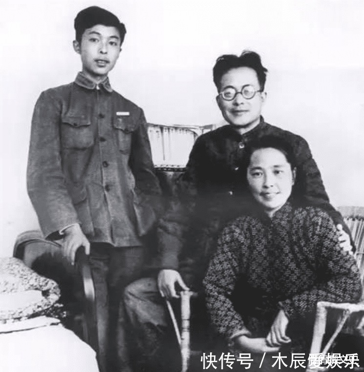 张兆和$沈从文晚年爱哭,曾因黄永玉拓片而大哭,最后一次哭是为张兆和