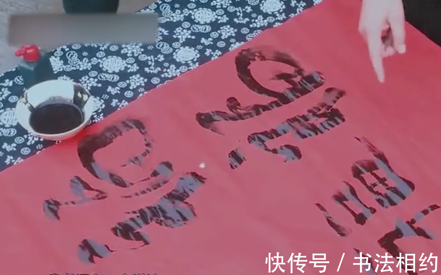 规矩感#杜海涛秀书法,低调的奢华,行书洒脱开阔,隶书刚劲,整齐划一