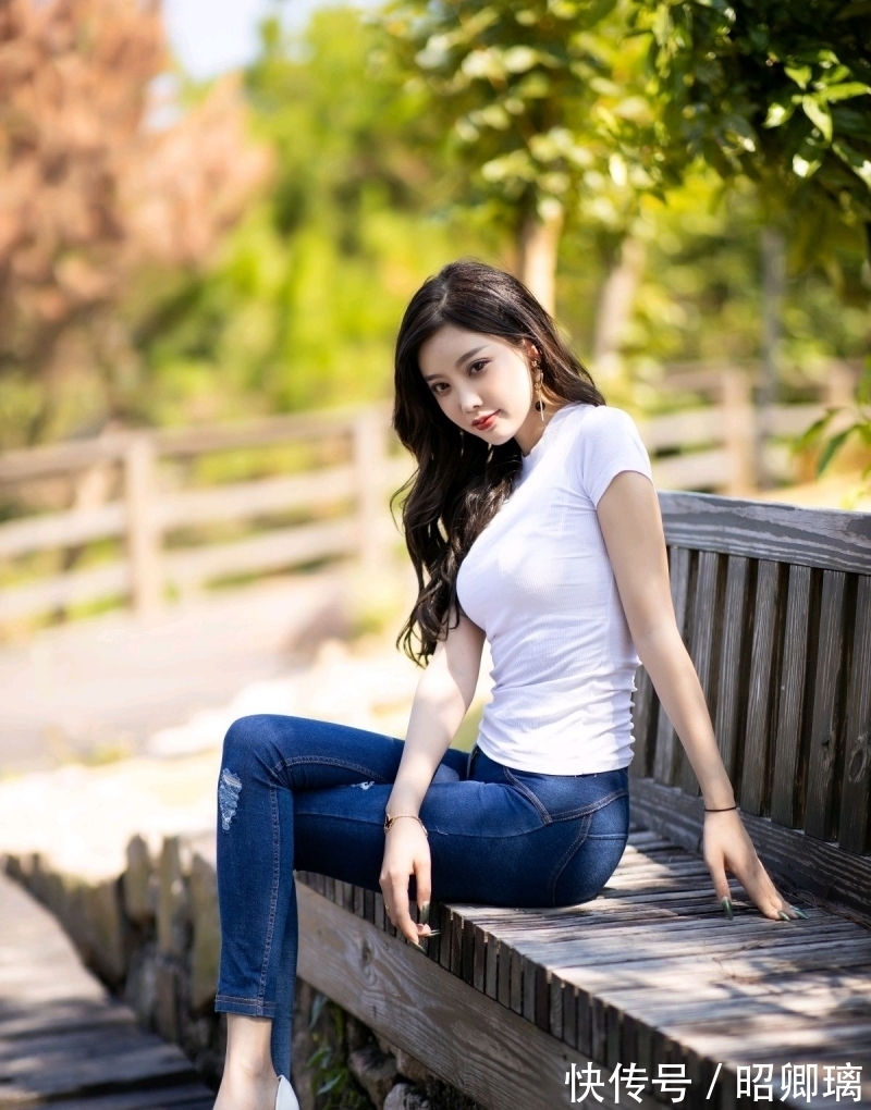 穿搭 美艳性感美女潮流穿搭,穿出优雅气质,散发迷人魅力