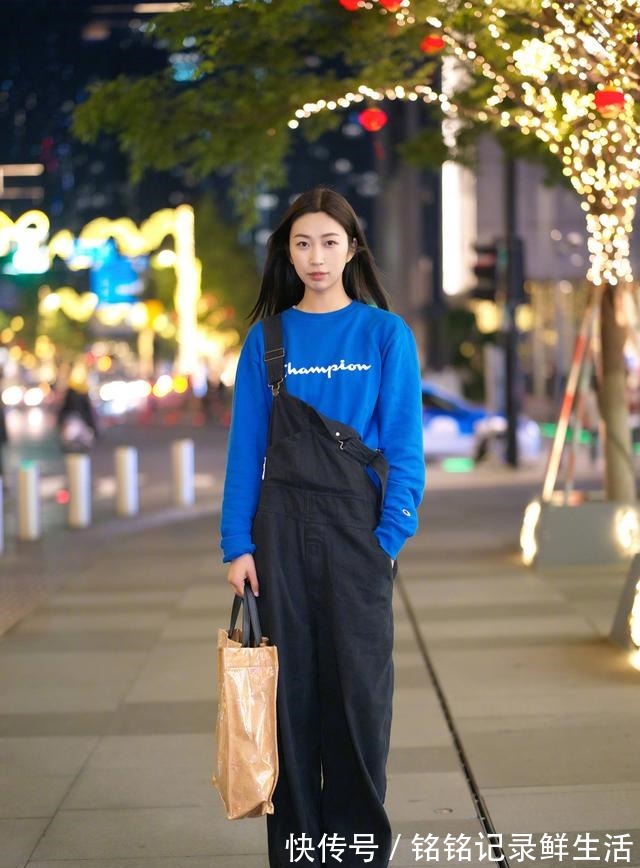 时节 夏末秋初，“卫衣”更时髦的打开方式搭配这4款裤装！