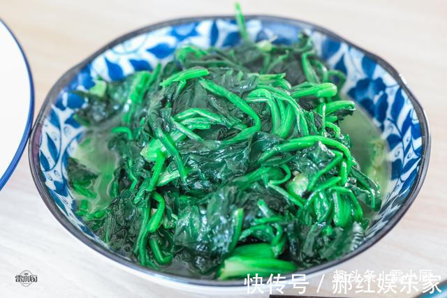 弟弟来看爸妈，妈妈做了5道菜，第3道菜一年到头也吃不上两回