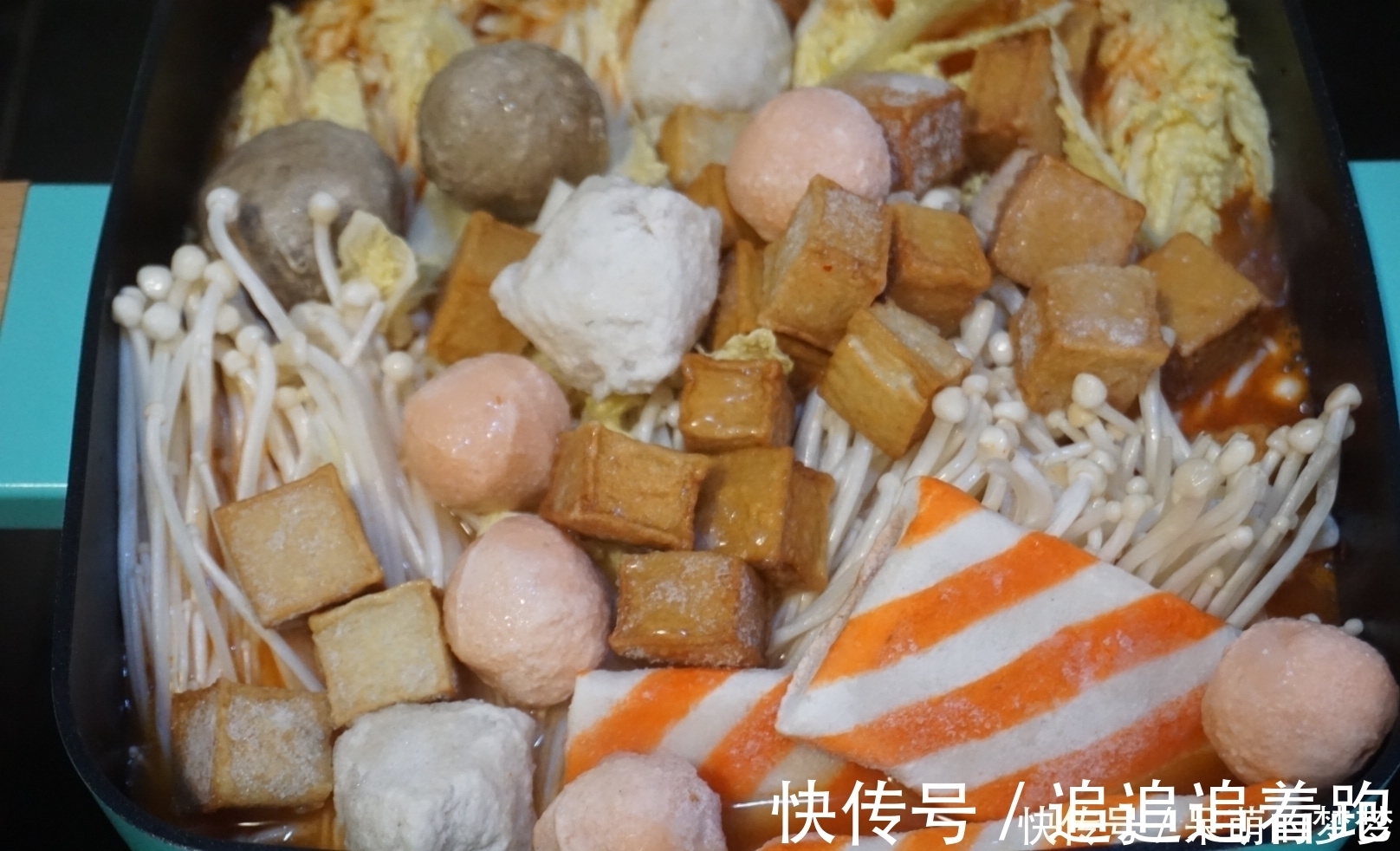辣白菜|几天不吃就馋的韩式辣白菜火锅,比麻辣烫简单,全家吃光盘不浪费