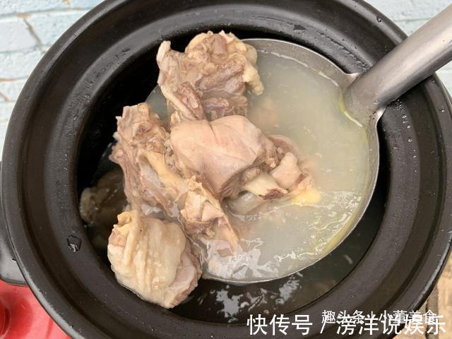 营养|炖鸡肉时，别再直接下锅炖，大厨教你一招，鸡肉鲜嫩营养不流失