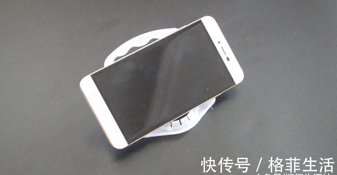 洗菜池边上放一个油桶提手, 作用太棒了, 解决了很多家庭的烦恼