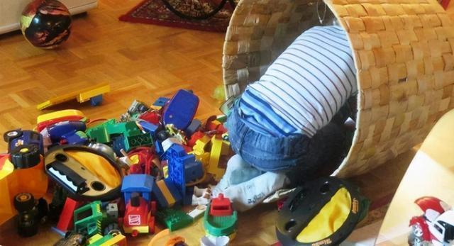 空空如也|哈佛研究家里这3个地方越乱,孩子的大脑越发达,父母别瞎勤快