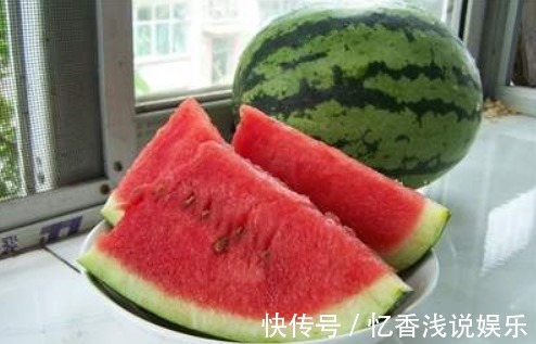 西瓜保鲜,不用放冰箱,学会这个土方法,放1周都不坏,吃着清甜