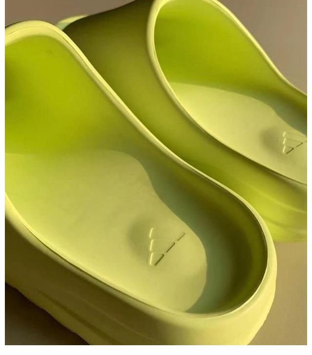 slide|侃爷又鸽了！除了《DONDA》跳票外，还有全新 Yeezy Slide