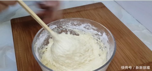 面粉新吃法,手不沾面,比油条做法简单,比馅饼好吃,越吃越想吃