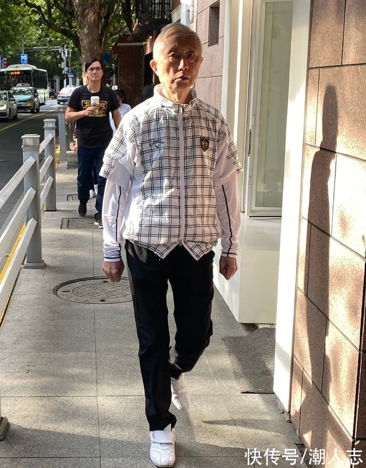 运动风 等我退休了，也要跟上海爷爷学穿搭！不穿老年装，比年轻人还时髦